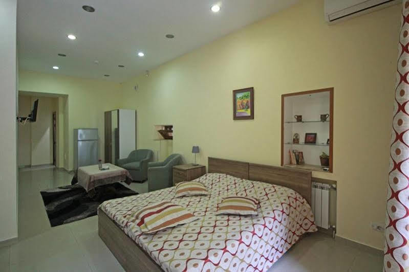 Mini Hotel Jerevan Buitenkant foto